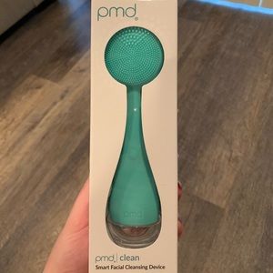 PMD clean smart facial cleansing device